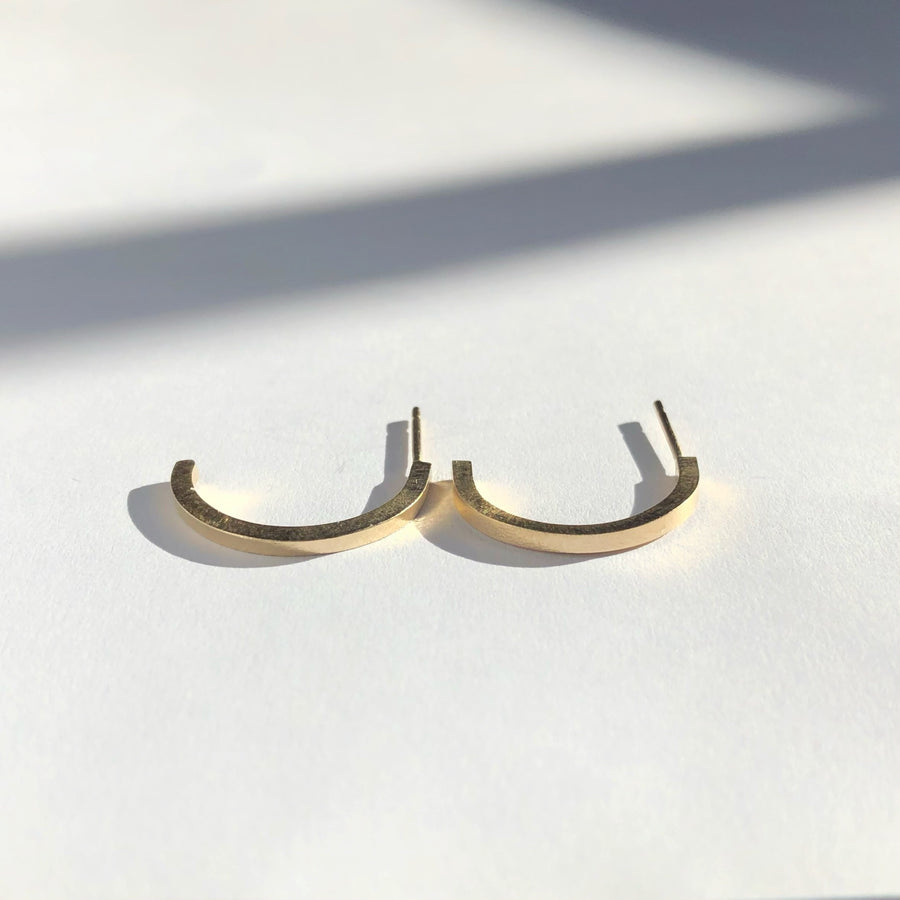 Curve Earrings in Gold